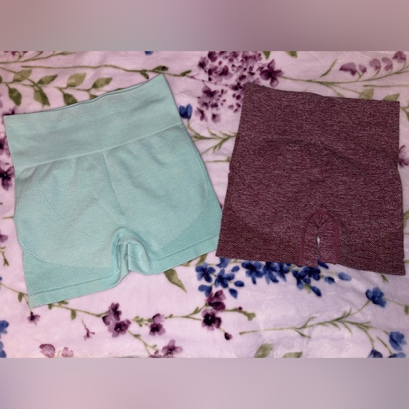 Butt Scrunch Tights - Picture 2 of 2